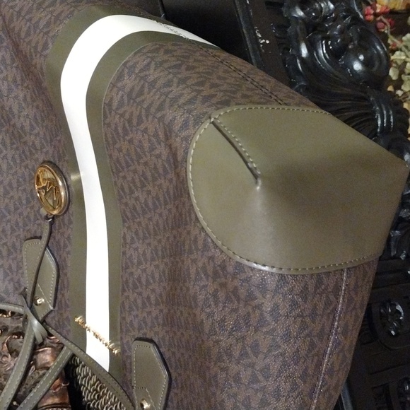 Michael Kors Large Eva Shoulder Tote Bag with wristlet Brown / Olive SOLD, SOLD, - Picture 16 of 16
